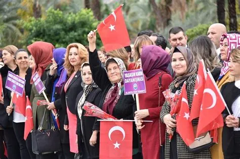  トルコ革命における女性参政権の確立: 東西文化が交錯する近代トルコの一歩